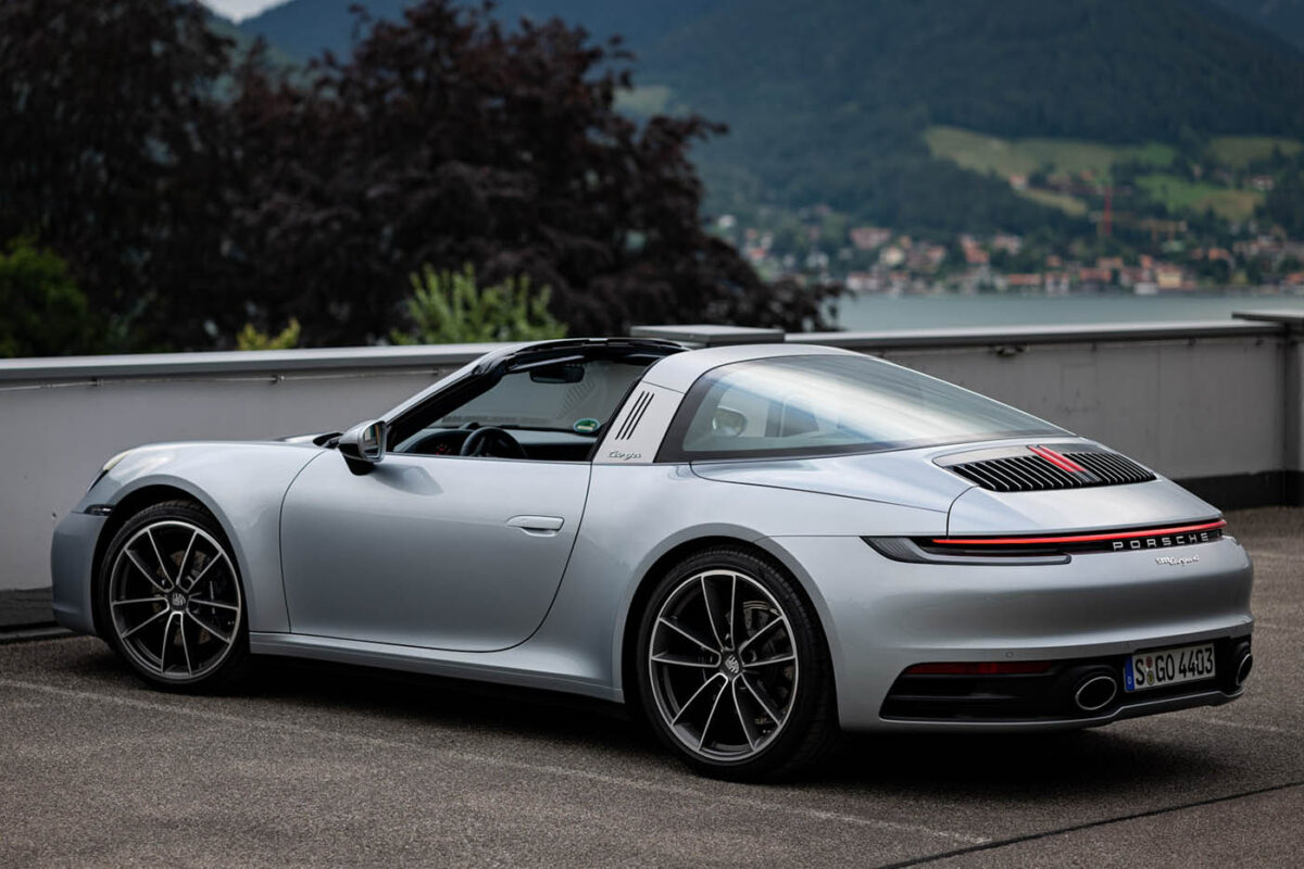 911