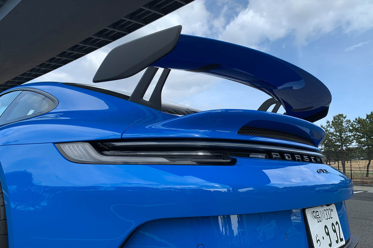 911