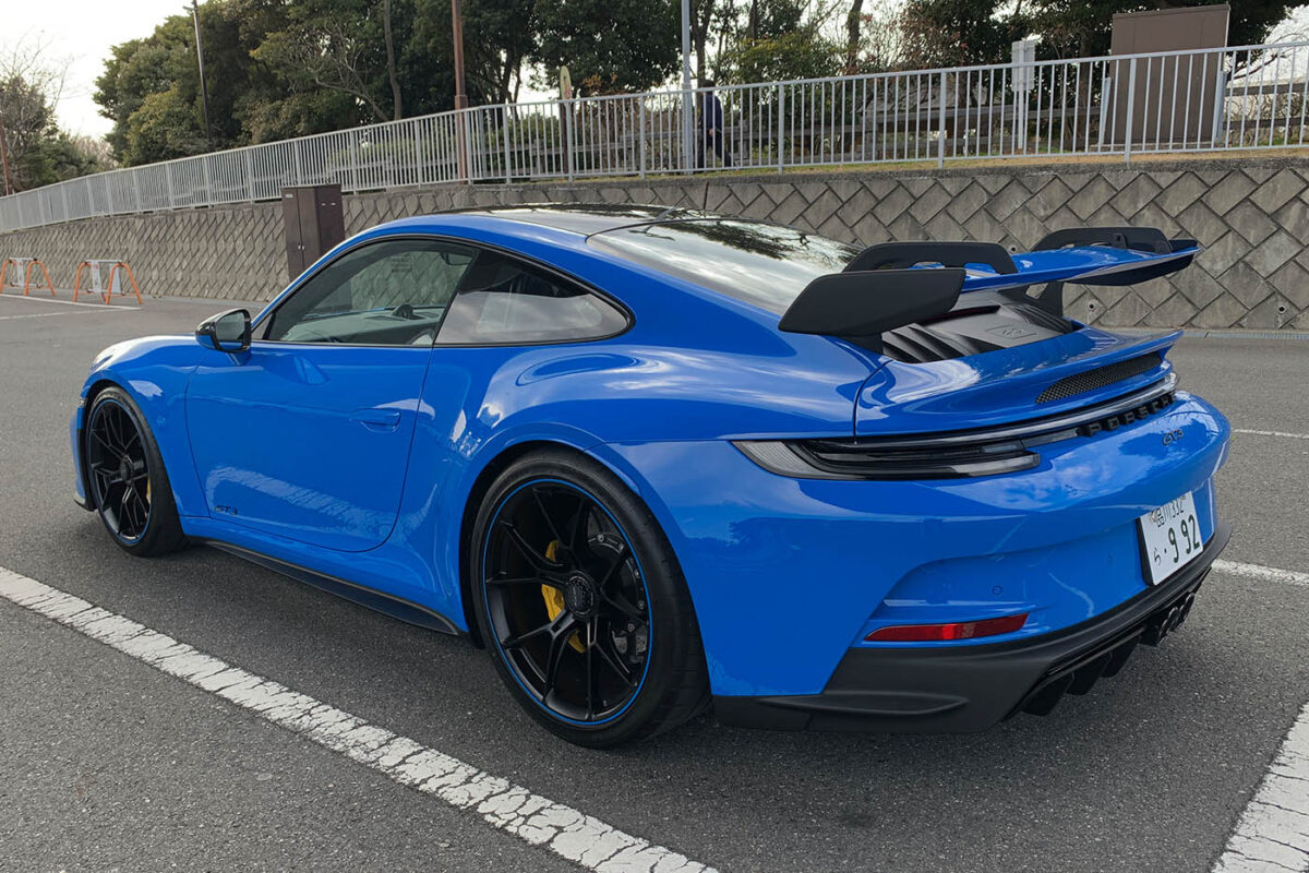 911