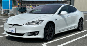 モデルS ロングレンジ 右正面